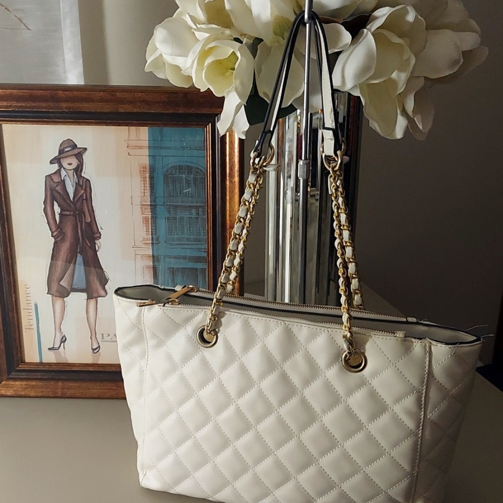 Quilted white tote with gold.chain